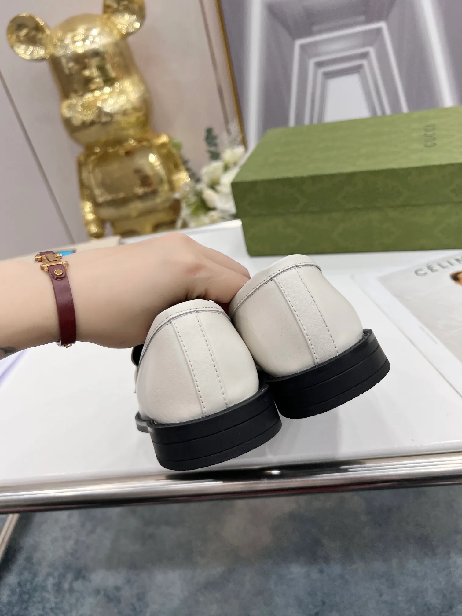 👟👟Ex-factory price 440👟👟 2022 new G family classic design loafers, made of V-shaped quilted effect leather, double G monogram evolved from Gucci, calf leather, mixed sheepskin lining, heel height 1.5 cm, original molded wear-resistant Tpu outsole. Code number 35-42,